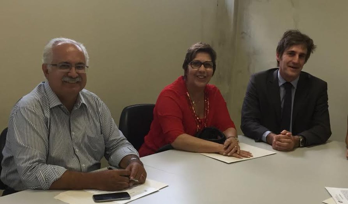 Rogério Teófilo se reúne com atual prefeita para tratar de transição em Arapiraca