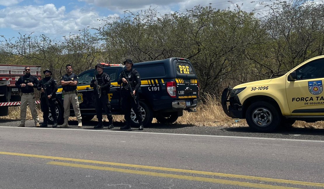 Pelopes do 9º BPM recupera caminhão roubado em Pernambuco, abandonado, em Delmiro Gouveia