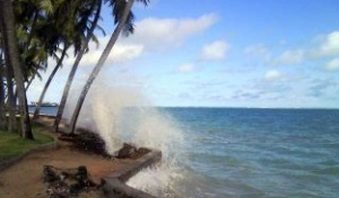 Marinha emite alerta de ondas de até 3,5 metros em Alagoas