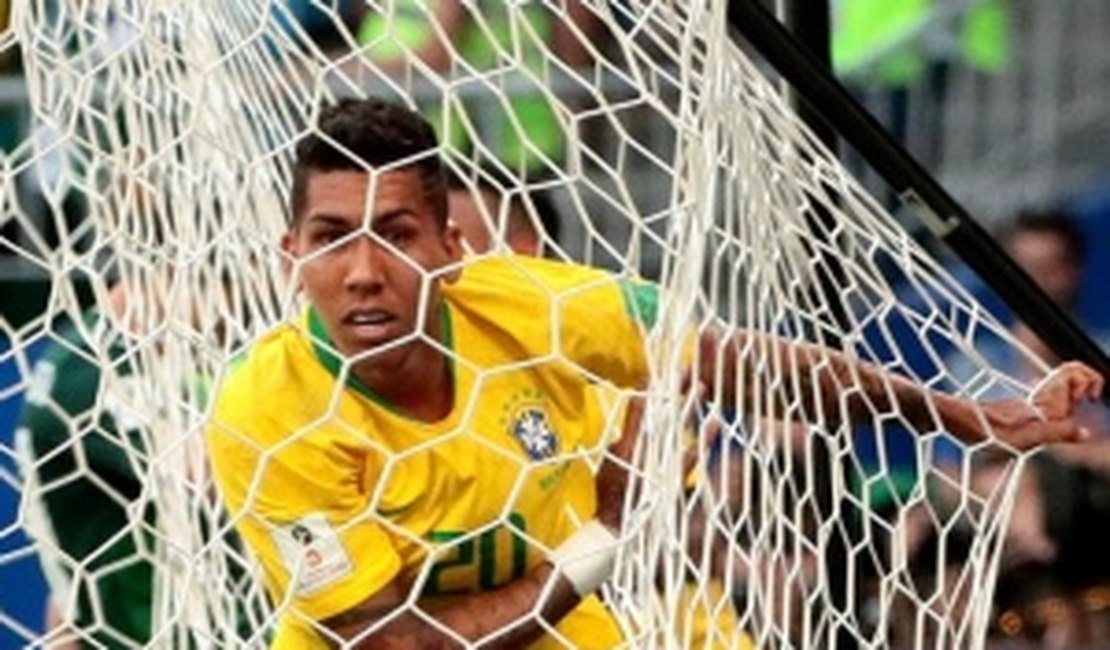 Esposa de Firmino destaca garra do jogador e internautas apoiam alagoano