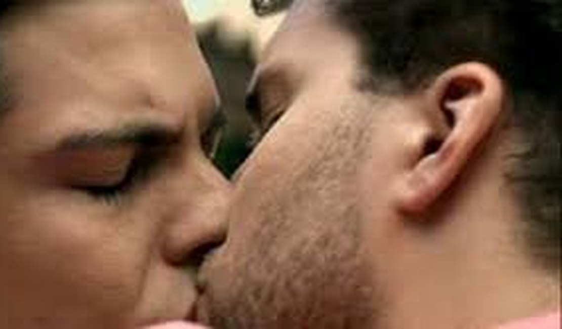 'Não sei se fiz história; é tudo tão efêmero', diz Mateus Solano sobre beijo gay de 'Amor à Vida'