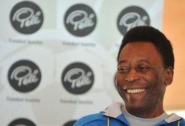 Pelé recebe alta após 15 dias de internação