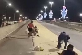 Container de caminhão abre e deixa rastro de açúcar perto do aeroporto Zumbi dos Palmares