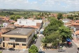 Homem é assassinado em praça pública no interior de Alagoas