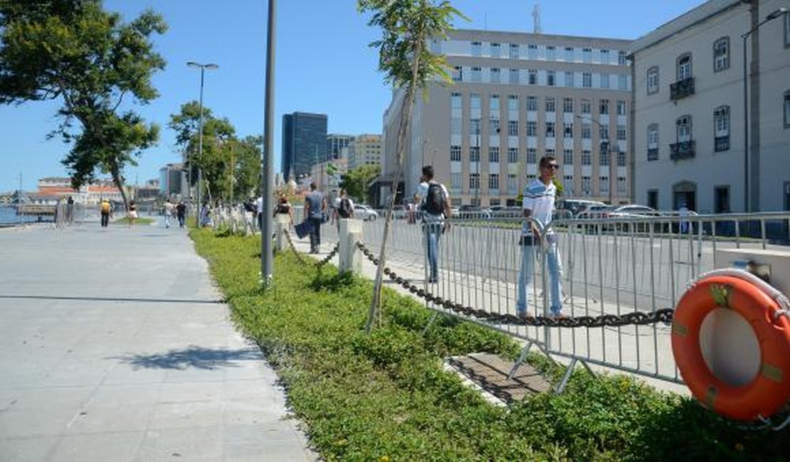 No Rio, Marinha fecha com grades trecho do Boulevard Olímpico