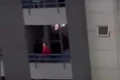 Mulher discute com vizinhos após sexo na sacada: “Tô na minha casa”; entenda