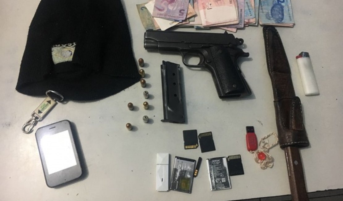 Homem é flagrado com pistola na AL 120, em Cacimbinhas