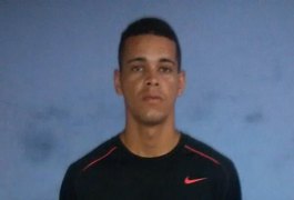 Após denúncia, PM prende jovem por porte ilegal de arma de fogo em Arapiraca