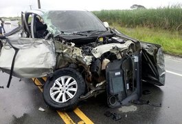 Acidente entre carro e caminhão deixa um ferido na AL-101