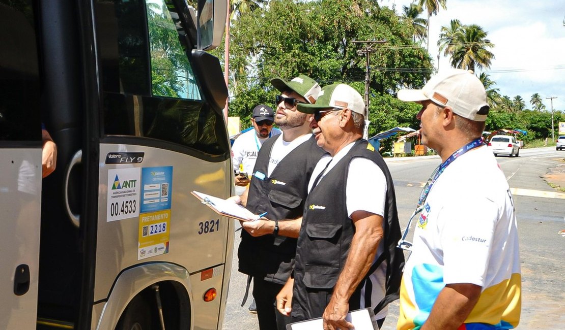 Ação autua 4 veículos com irregularidades em Maragogi