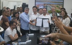 Prefeito Luciano Barbosa assina Ordem de Serviços para ampliação do Parque Ceci Cunha