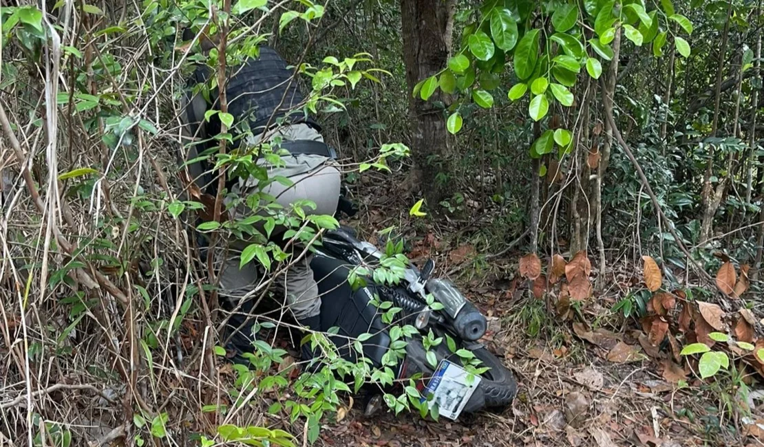 Polícia Militar detém suspeito de tráfico e recupera motocicleta