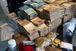 Mais de R$ 500 mil e ouro são apreendidos na casa de doleiro