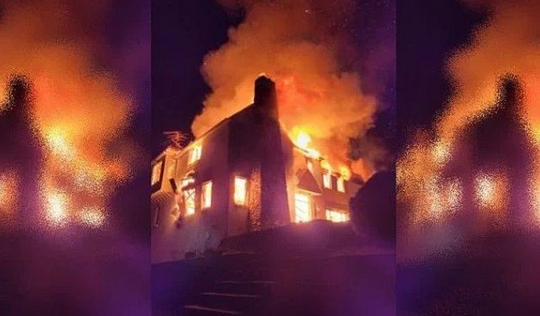 Homem incendeia a própria casa para se livrar de infestação de cobras