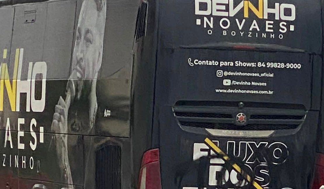 Devinho Novais se estressa com torcida organizada durante show em Arapiraca e tem ônibus pichado