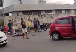 Colisão envolvendo carro e moto deixa dois feridos em Maceió