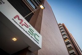 Menina de 13 anos vai registrar bebê no cartório e padrasto é preso por estupro