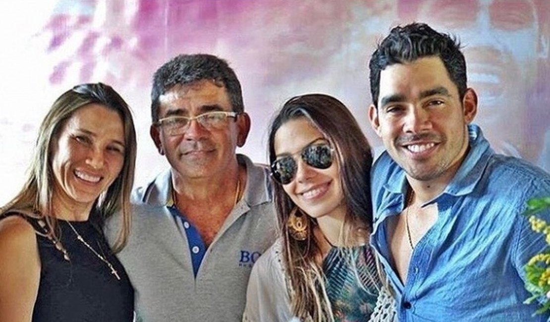 Pai de Gabriel Diniz divide opiniões ao postar foto no perfil do cantor