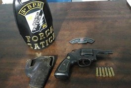 Força Tarefa prende homem com revólver e munição no Cangandu, em Arapiraca