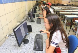 Seduc entrega computadores e beneficia cerca de 6,5 mil estudante da rede estadual em Arapiraca