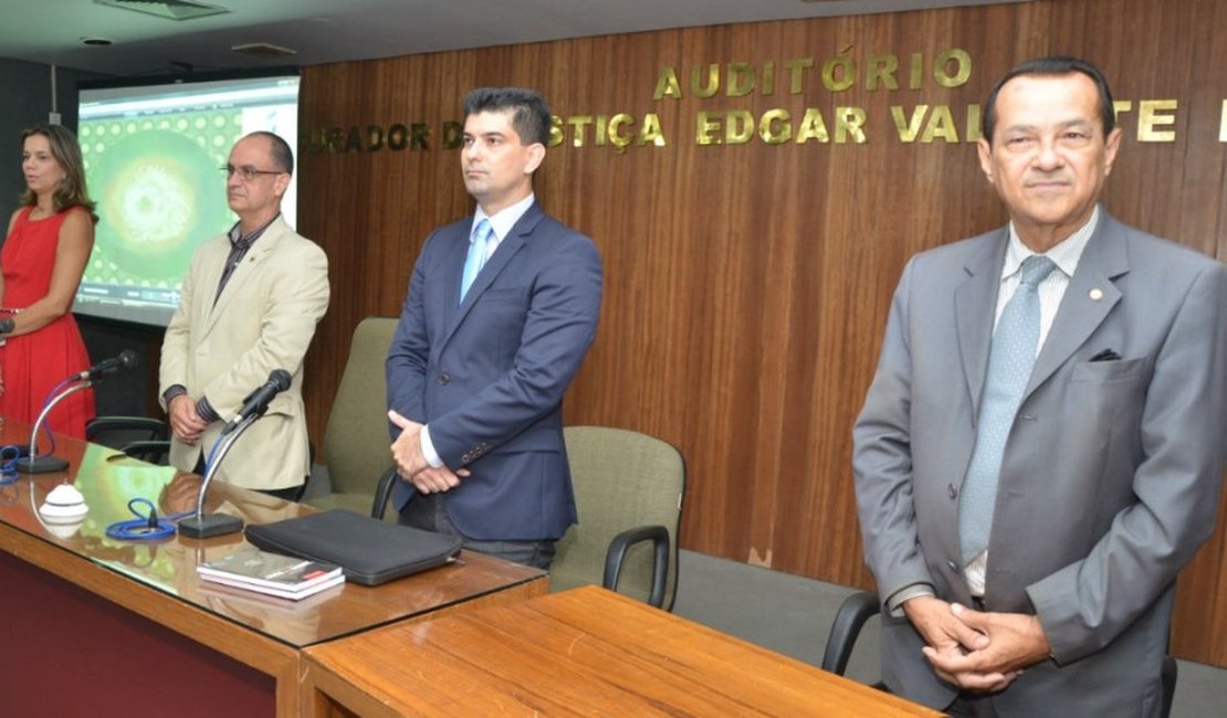 Escola Superior do MPE realiza palestra sobre armas e perícias