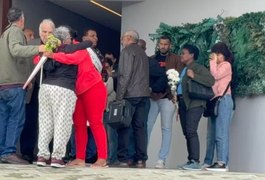 Corpo de Juliana Marins é enterrado em Niterói