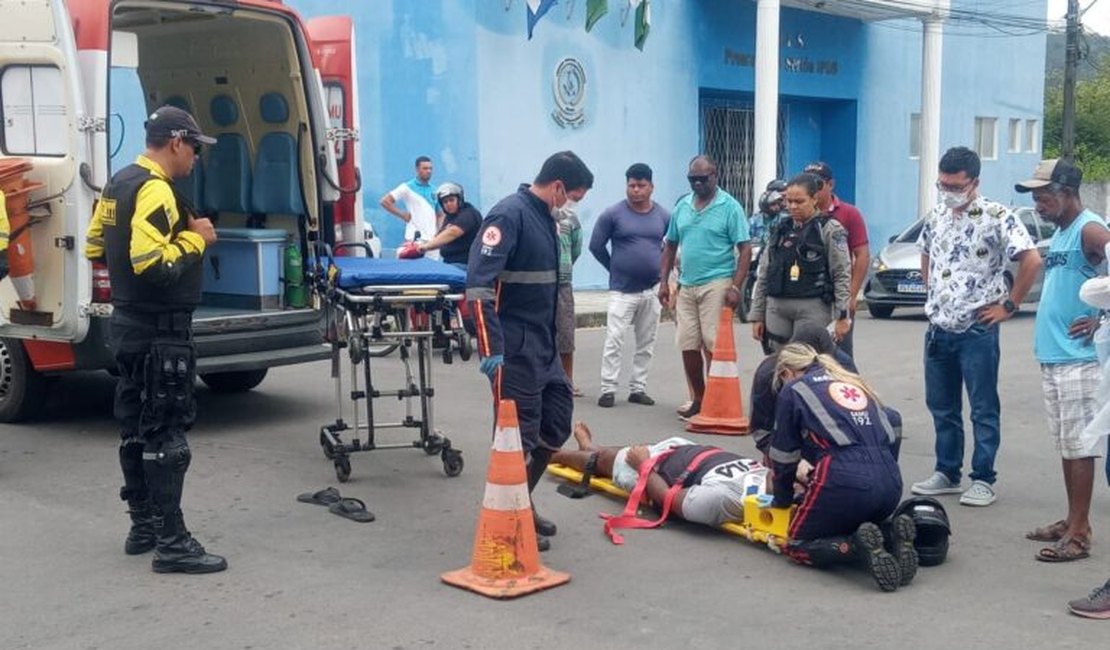 Colisão entre moto e carro deixa condutor ferido em Palmeira dos Índios