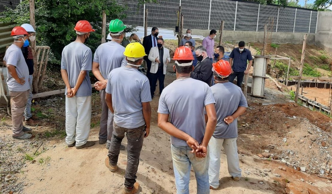 Procurador de Justiça visita obra da futura sede das promotorias de Justiça em Palmeira dos Índios