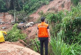 Defesa Civil alerta população de Maceió para deslizamento de barreiras