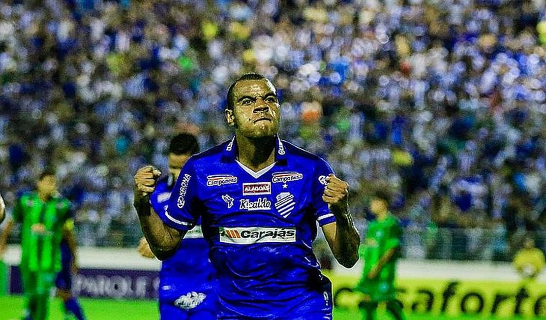Jogador Regis, lateral do CSA é detido ao tentar invadir motel em Maceió
