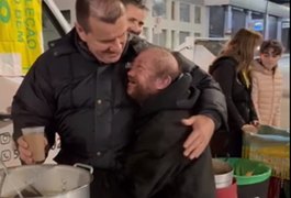 Dunga é reconhecido por homem em situação de rua que relembra feitos do craque