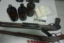 Homem com tornozeleira eletrônica é preso por suspeita de tráfico, em Maceió