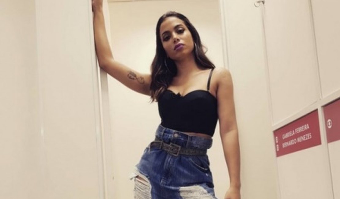 Socialite ataca Anitta e cantora nega acusações: 'Calúnias absurdas'