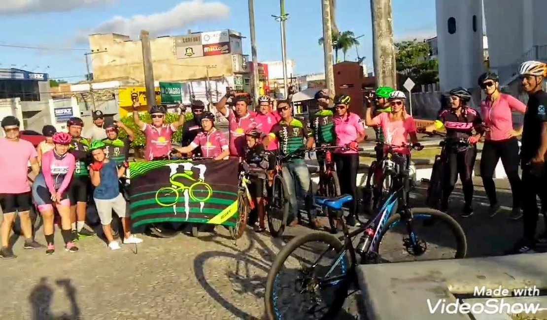 Ciclistas realizam pedal do Outubro rosa, por ruas de Arapiraca