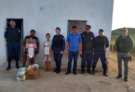 Guardas municipais doam cesta básica e presenteiam irmãos em Girau do Ponciano