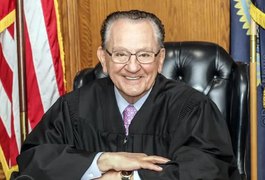 Morre Frank Caprio, o “melhor juiz do mundo”, aos 88 anos