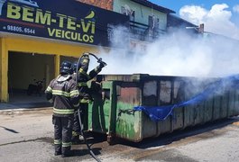 Container de caminhão de lixo pega fogo em Maceió