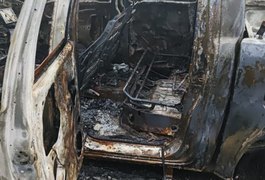PC investiga achado de corpo carbonizado em uma caminhonete incendiada em Marechal Deodoro