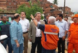 Por causa do mau tempo, bombeiros suspendem buscas por vítimas de deslizamentos em Maceió