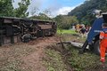 Dez mulheres morrem após ônibus tombar no interior do Rio de Janeiro
