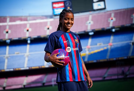 Barcelona assina contrato com jogadora alagoana Geyse