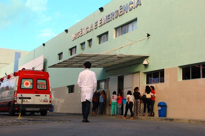 Flanelinha é atacado com golpe de facão por suposta dívida de drogas, em Maceió