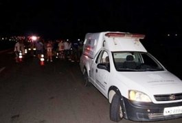 Grave acidente envolvendo uma motocicleta deixa duas pessoas mortas na AL-460