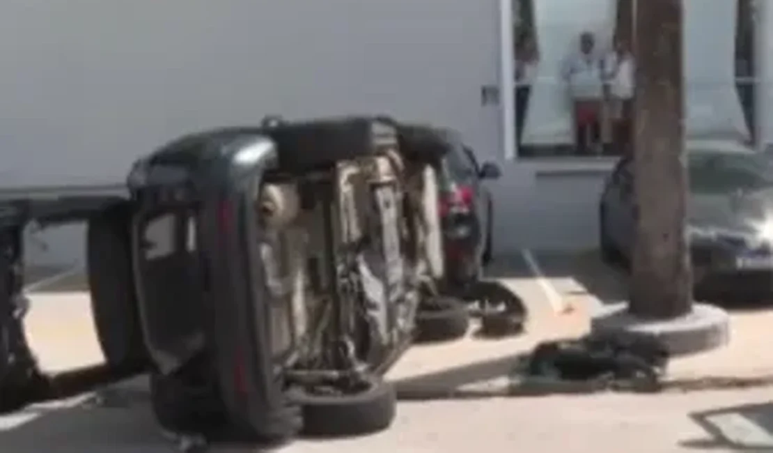 Acidente entre carro e moto deixa duas pessoas feridas em Maceió