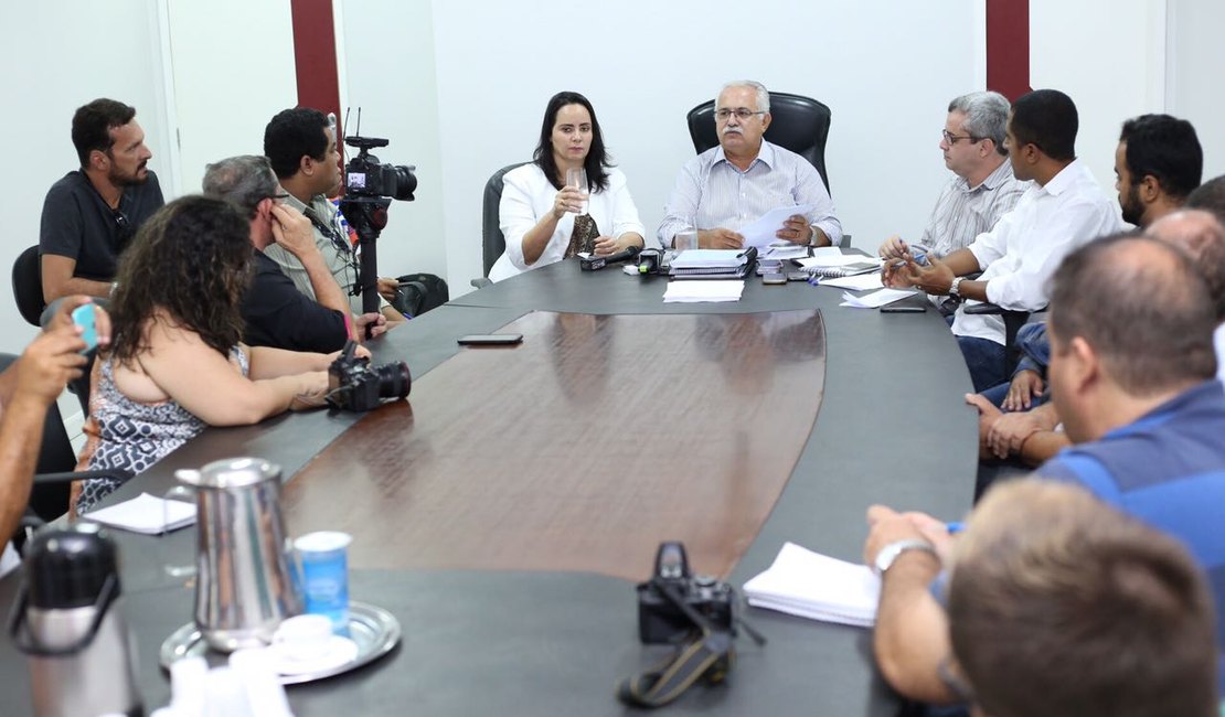 Rogério Teófilo concede entrevista coletiva no primeiro dia de sua gestão