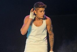 Fãs se desculpam com Bieber após garrafada: 'também ficamos chateadas'