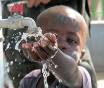10 minutos sem celular = 1 dia de água potável para crianças necessitadas