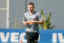 Corinthians rejeita proposta de clube italiano pelo zagueiro Carlos Augusto