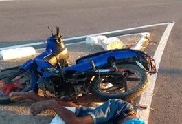 Colisão entre carro e motoneta resulta em morte de idoso, na AL 220