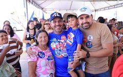 Ricardo Paranhos realiza mega adesivaço